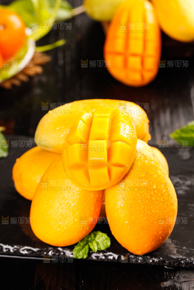 黑石板上的小台农芒果