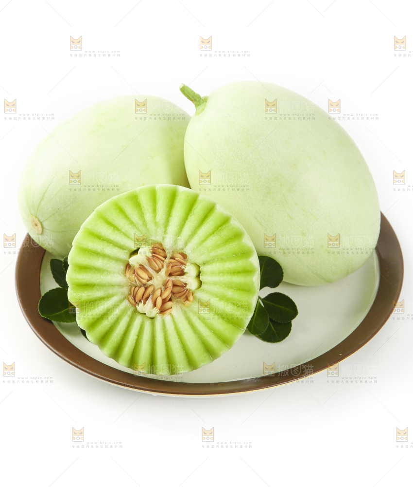 盘子里装着玉菇甜瓜