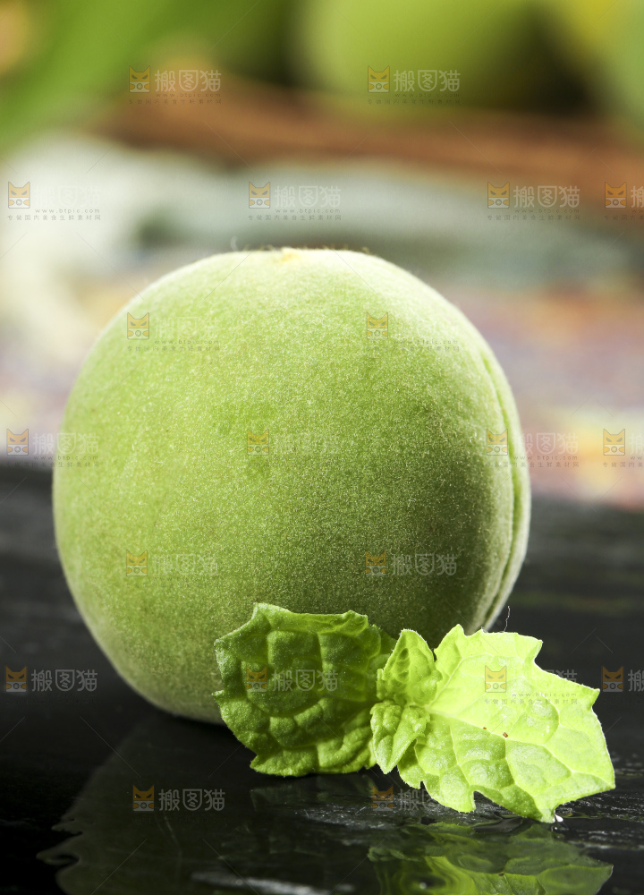 黑石板上的青杏