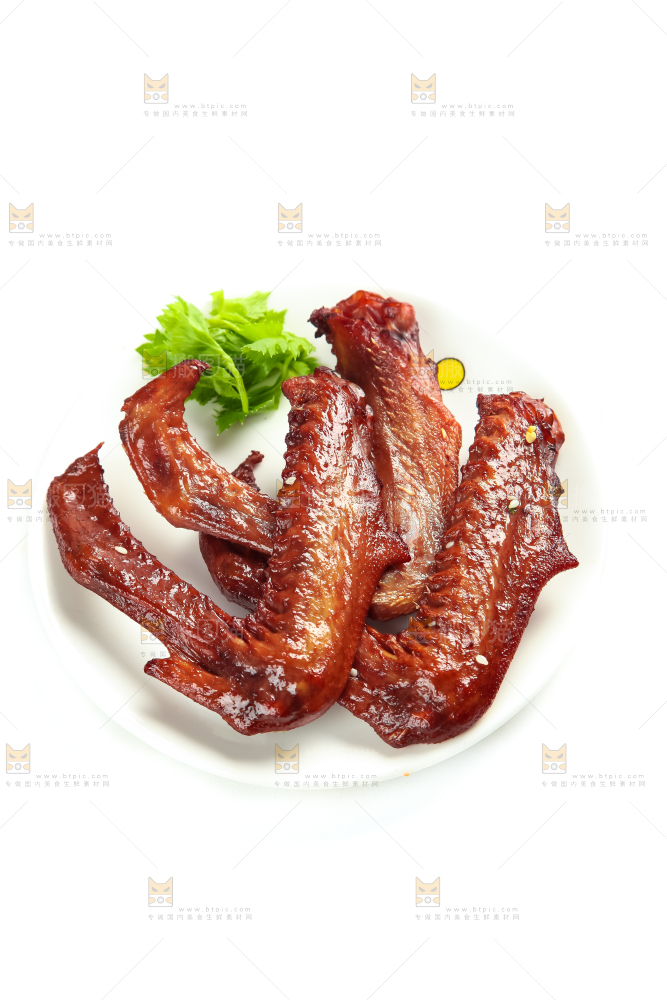 白底上放着酱香鸭翅