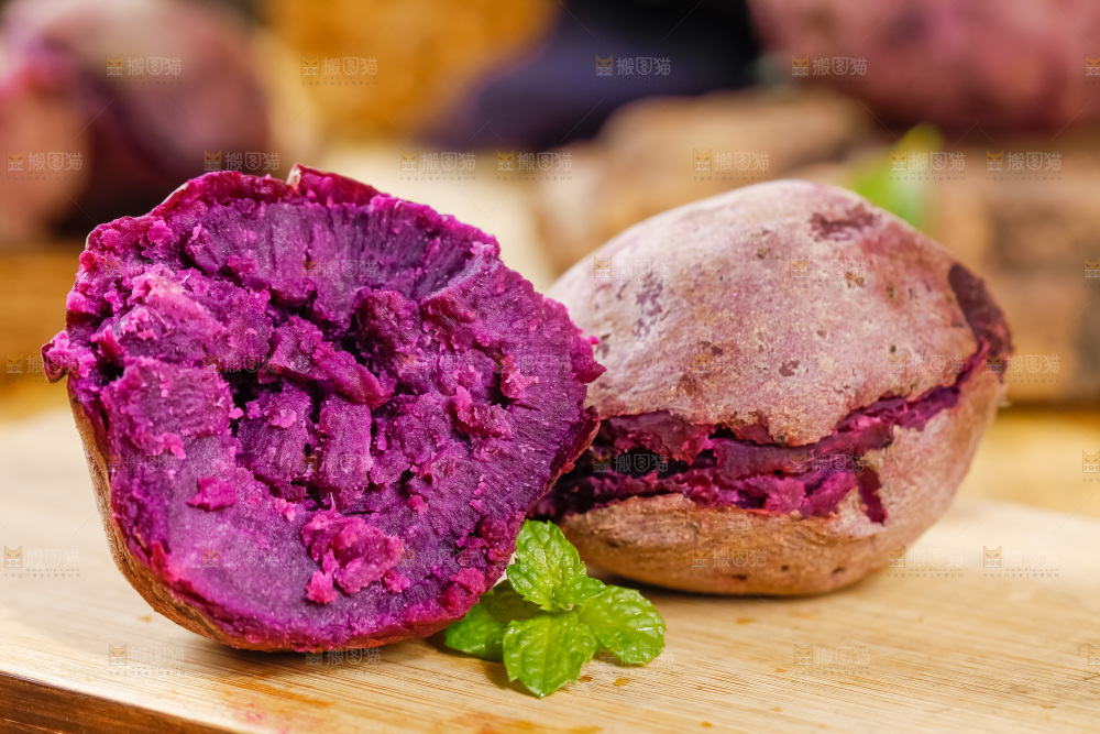 木板上放着越南小紫薯