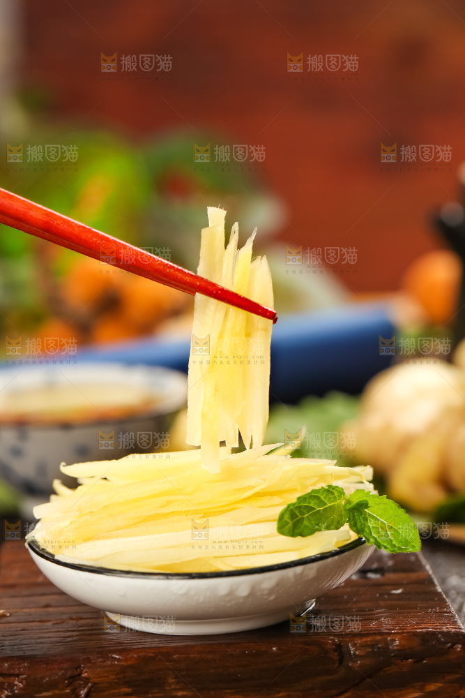 碗里装着嫩姜丝