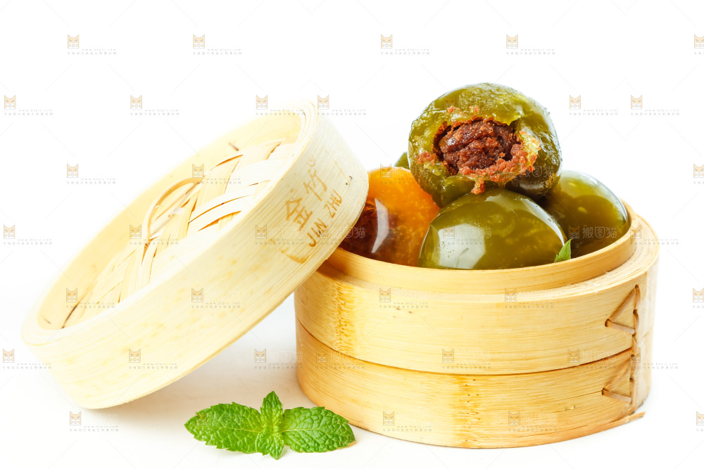 蒸茏里放着青团