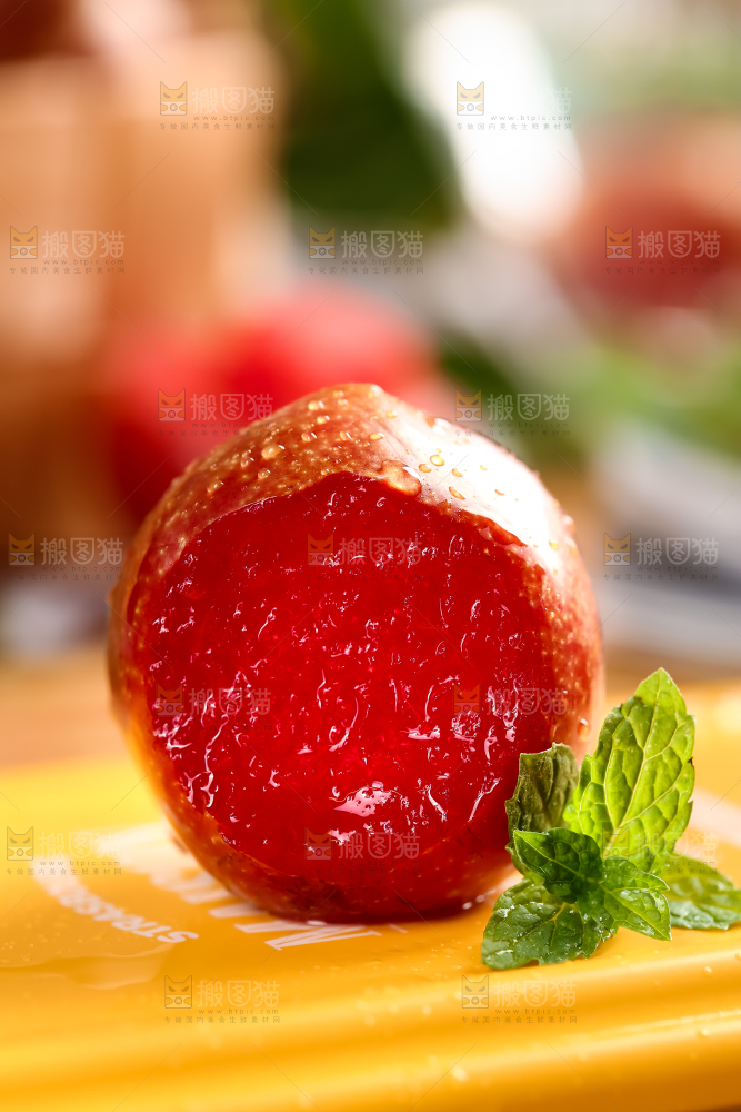 木板上的红心脆李