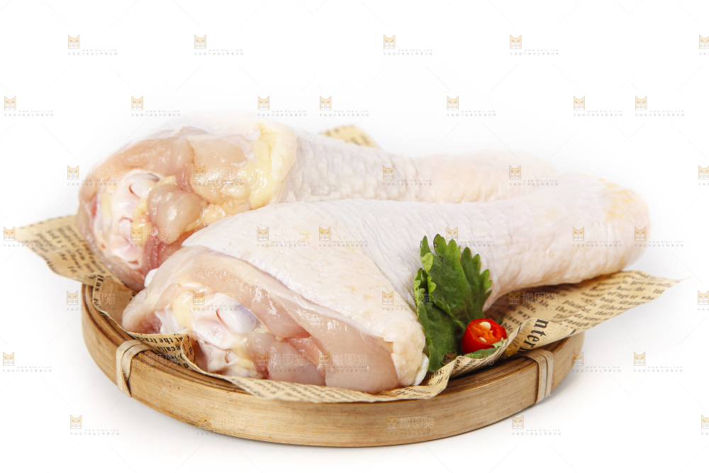 白底上放着大鸡腿