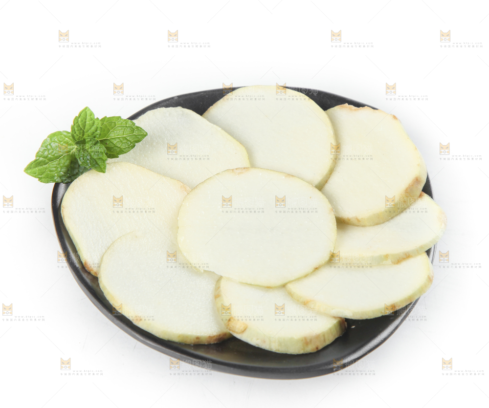 盘子里放着白慈菇