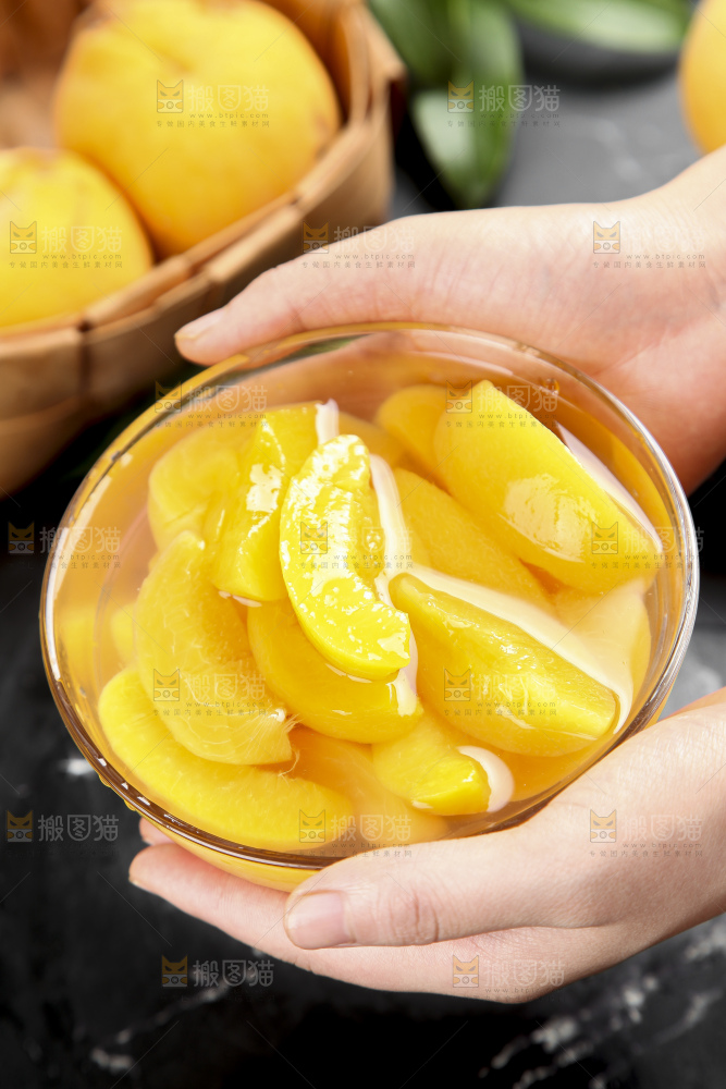 碗里装着陕西水蜜桃