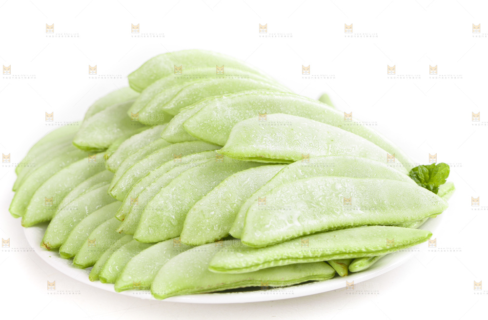 盘子里放着扁豆