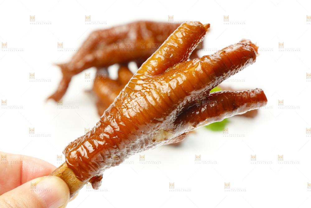 白底上的秘制鸡爪