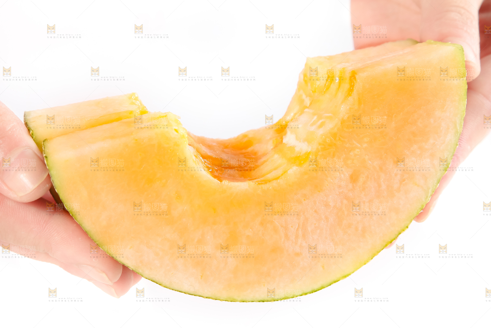 手里拿着哈密瓜