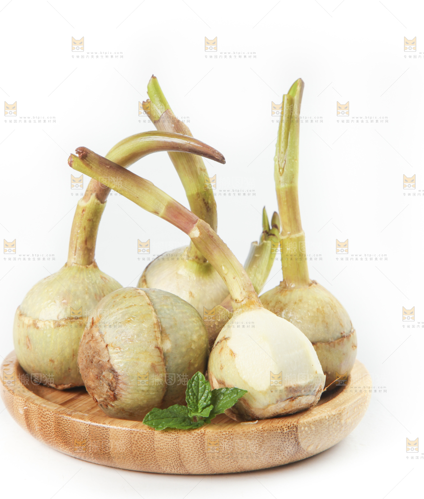 盘子里放着慈菇