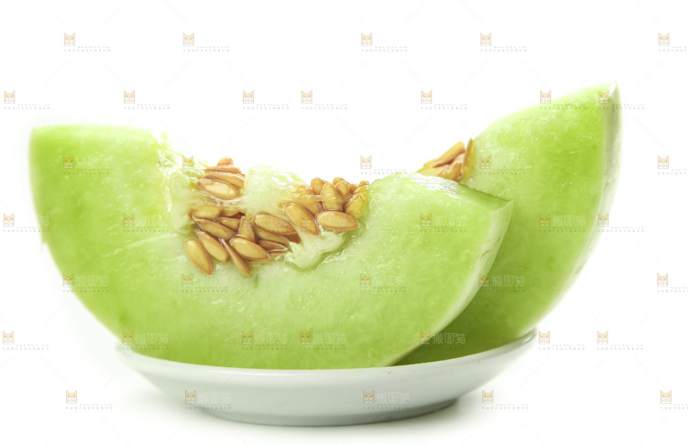 白底上摆放着山东玉菇甜瓜