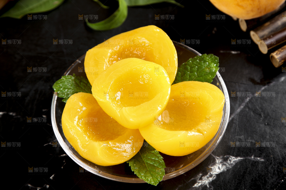 碗里装着陕西水蜜桃