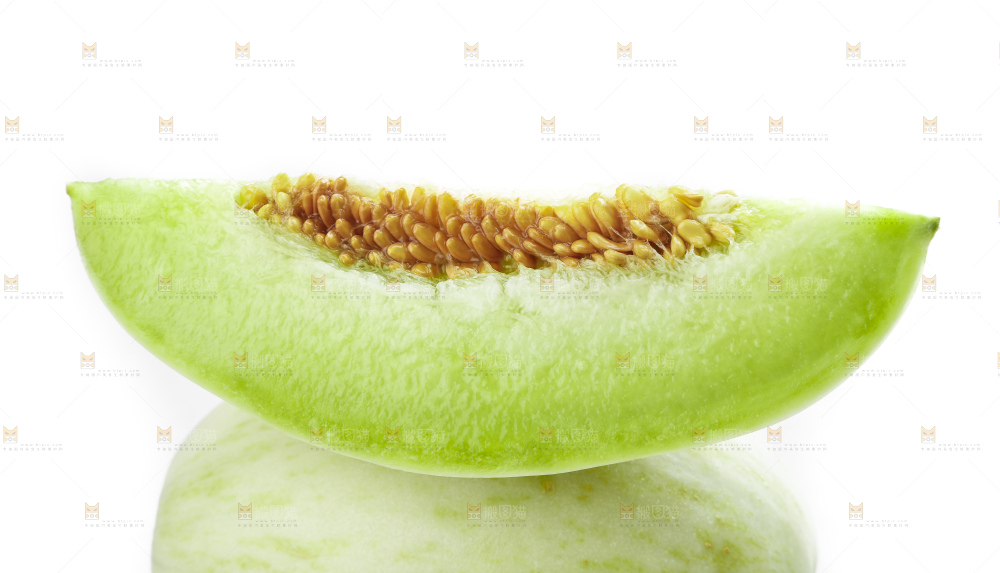 白底上摆放着山东玉菇甜瓜