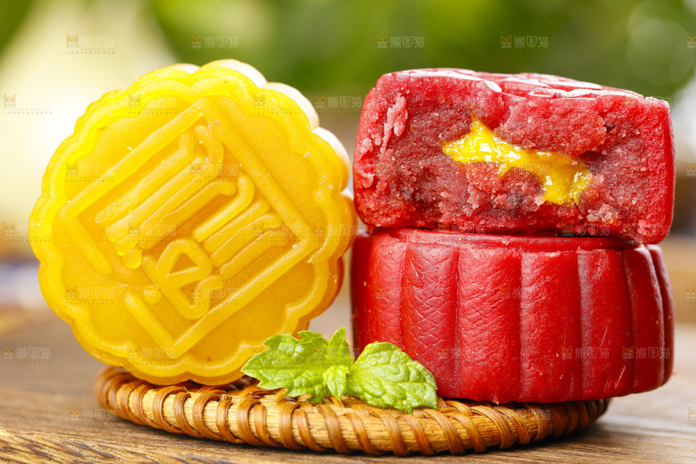 浅底上的流沙蛋黄月饼