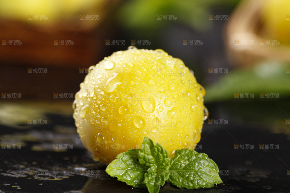石板上放着九峰山黄金奈李