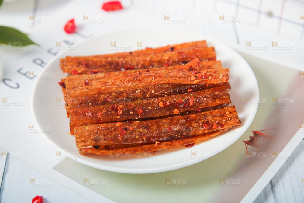 盘子里的辣条