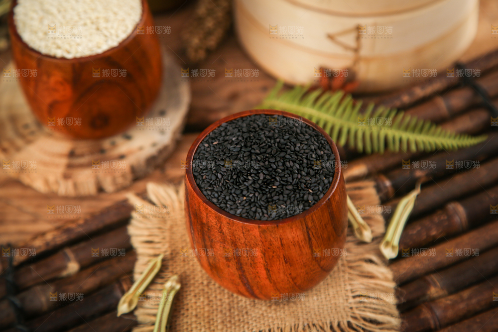 碗里装着黑芝麻