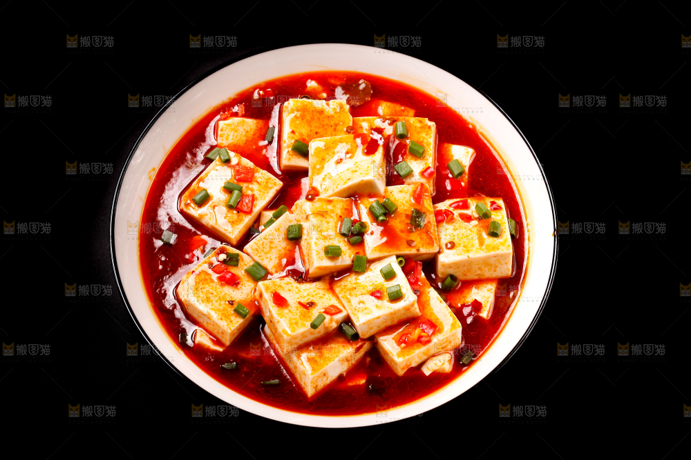 盘里装着麻婆豆腐