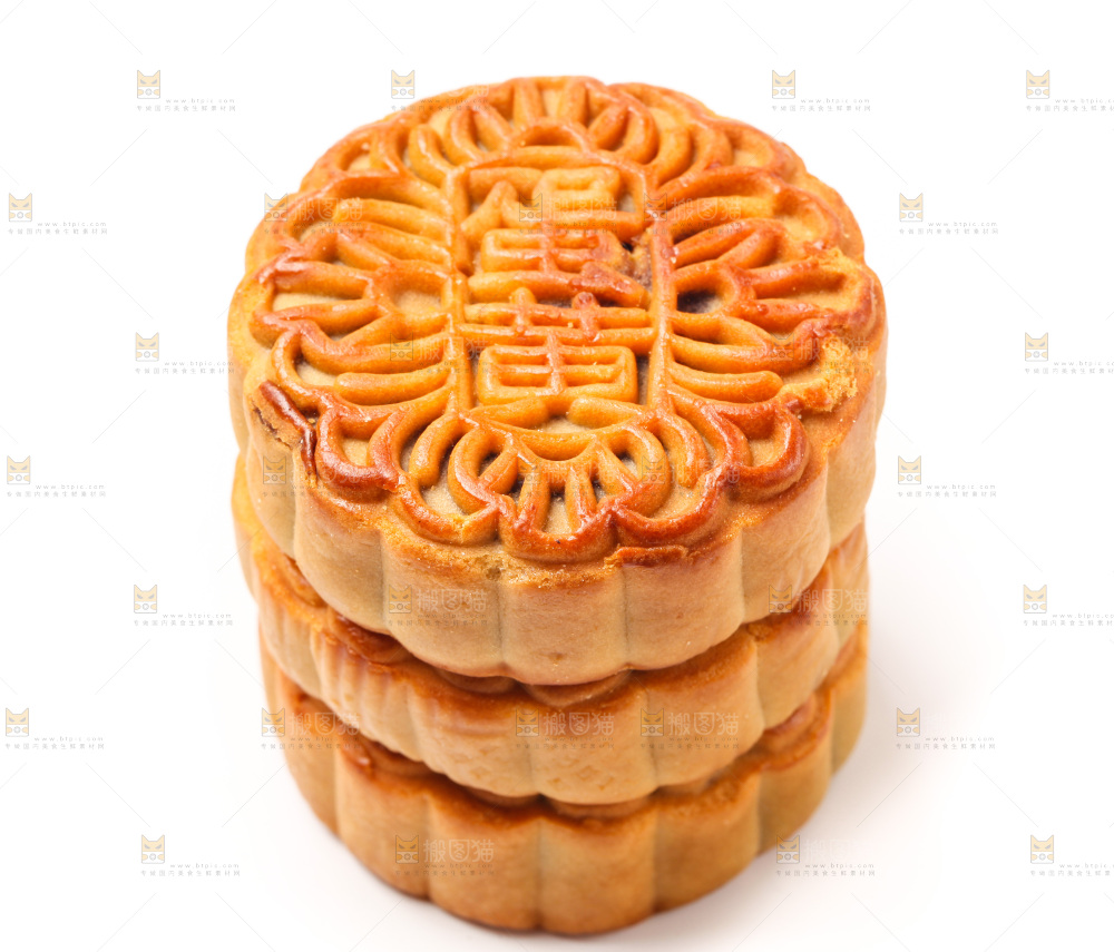 蛋黄月饼放在白底上