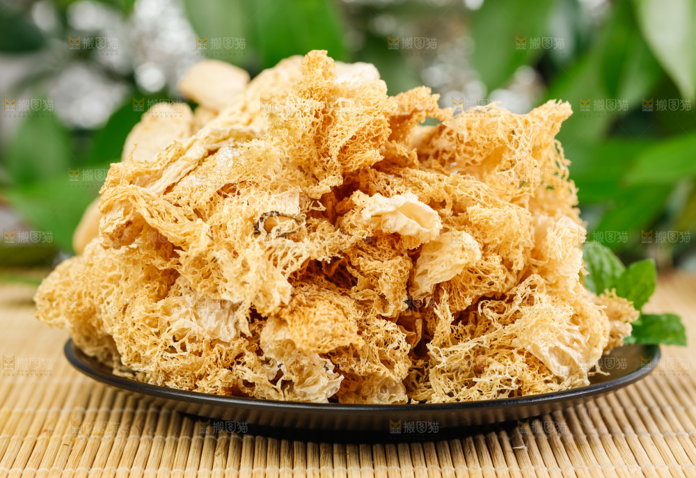 木底上放着古田竹荪