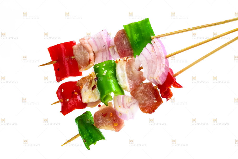 白底上的肉串
