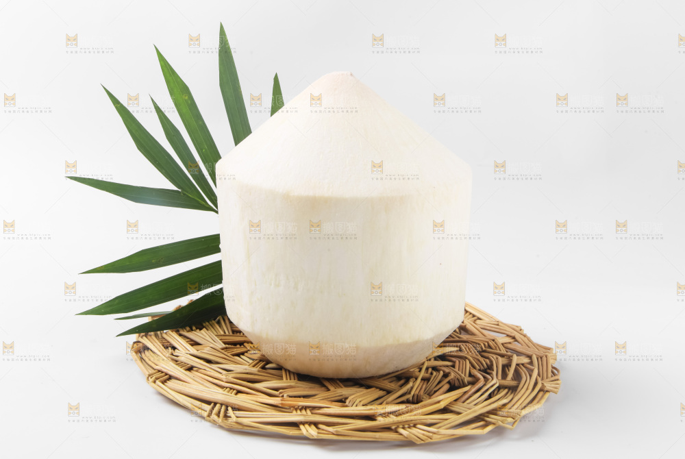 草垫子上的泰国椰青