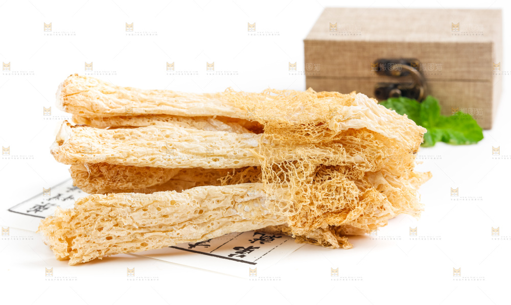白底上的干竹荪