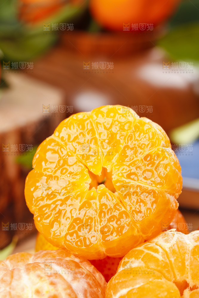 盘子里装着小蜜橘