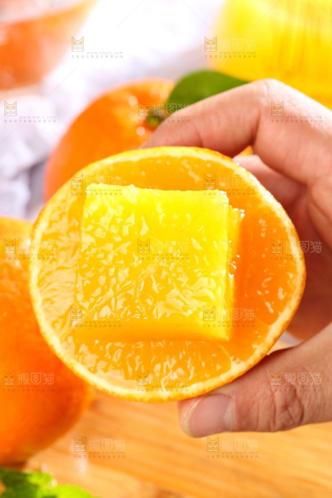 黄板子上的脐橙