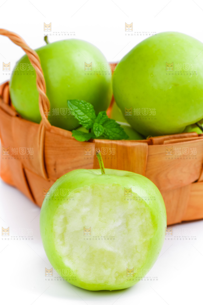 白底上的苹果