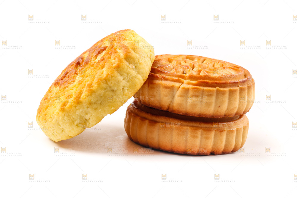 五仁月饼放在白底上