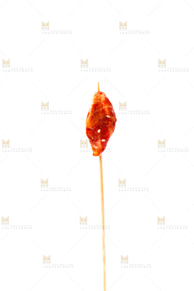白底上的肉串