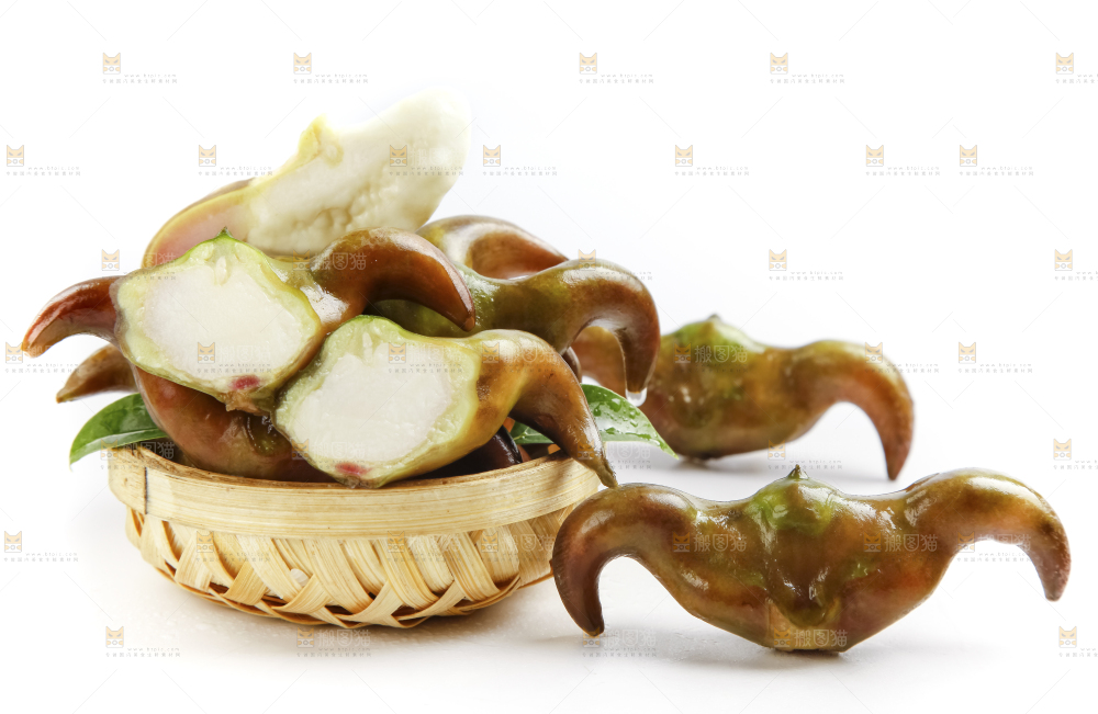 篮子里装着洪湖菱角