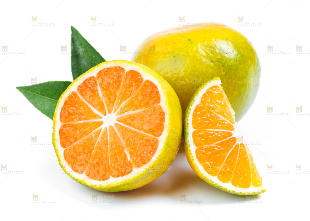 白底上放着云南蜜桔