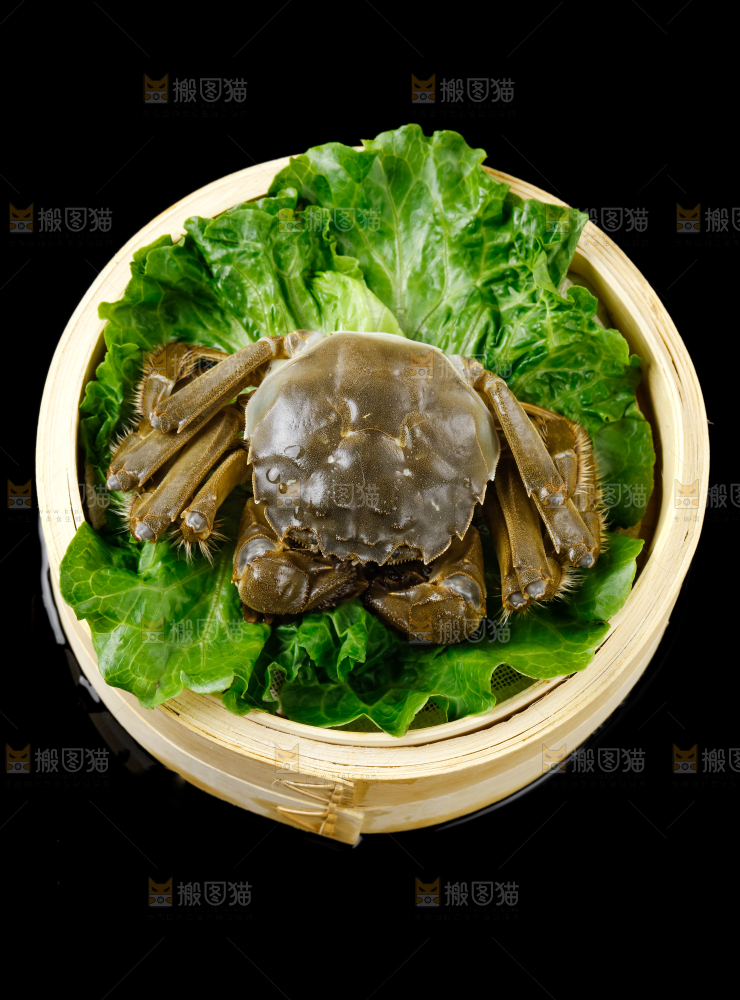 黑底上放着大闸蟹