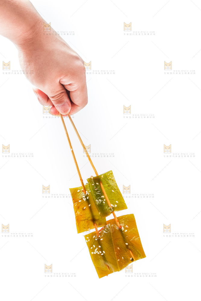 手拿钵钵鸡食材