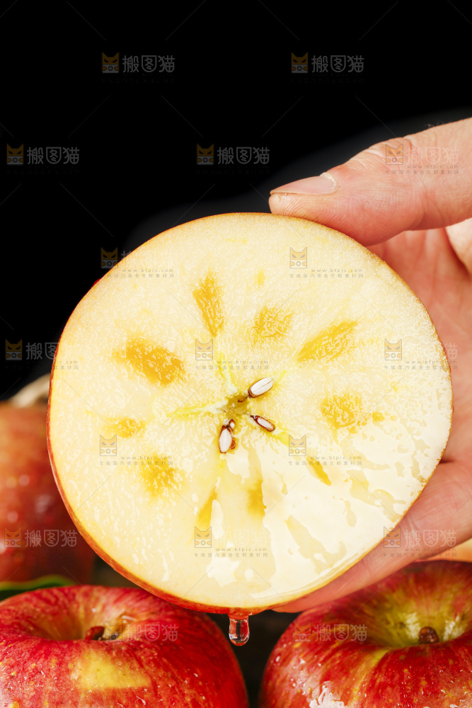盘子里装着昭通丑苹果
