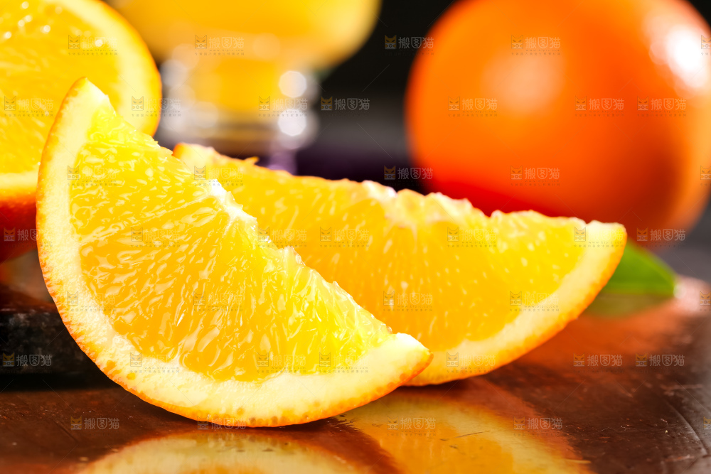 黄板子上的脐橙