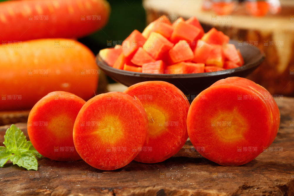 碟子里装着胡萝卜