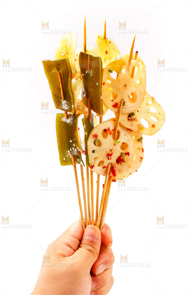 手拿钵钵鸡食材