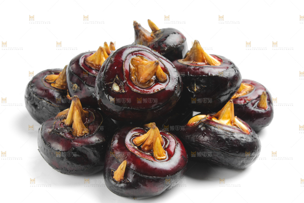 白底上摆放着广西荔浦马蹄