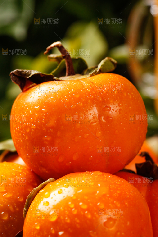 盘子里的软柿子
