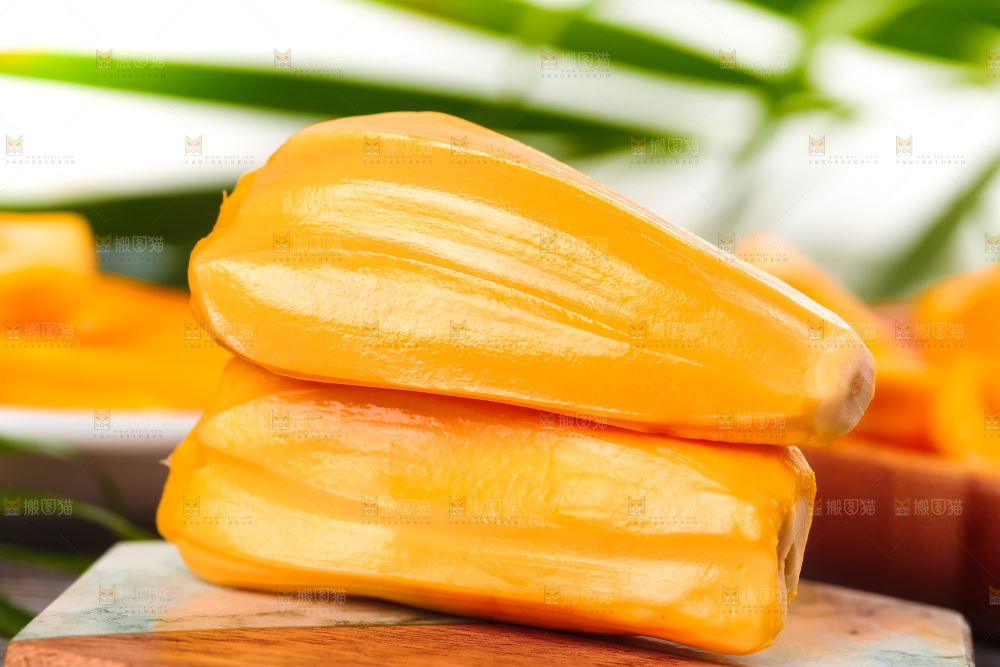 木底上的越南红心菠萝蜜