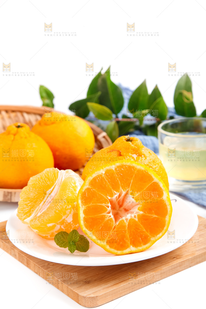 盘子里的新鲜丑橘