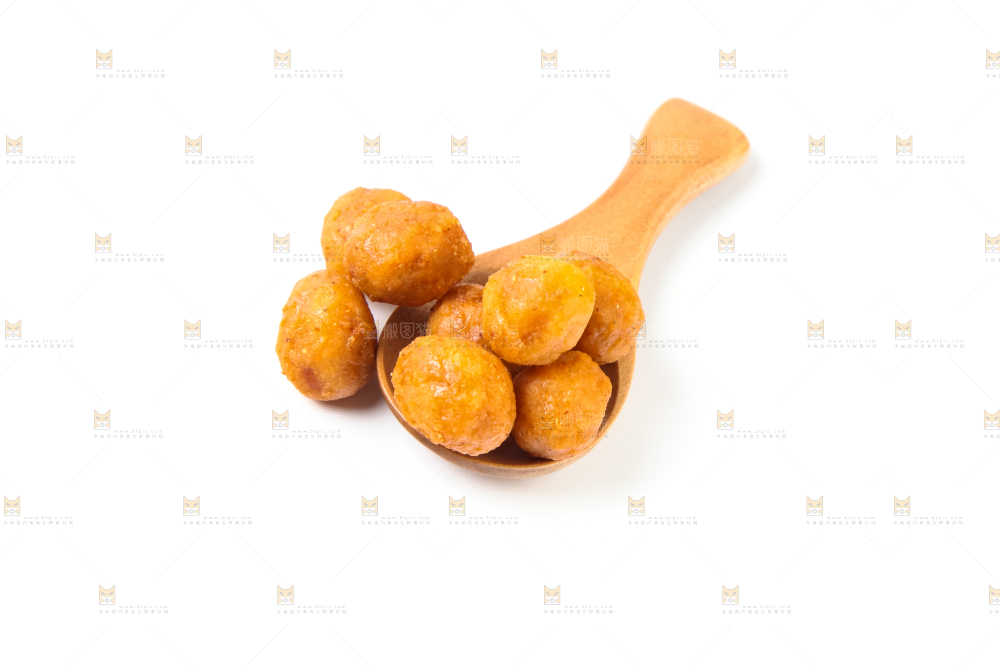 白底上放着多味花生