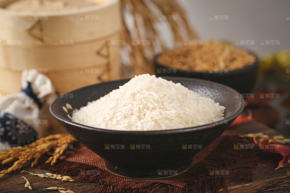 碗里装着长粒香米
