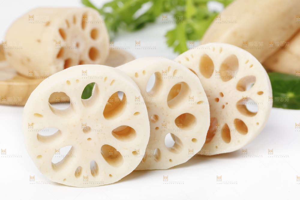 白底上切块的洪湖粉藕