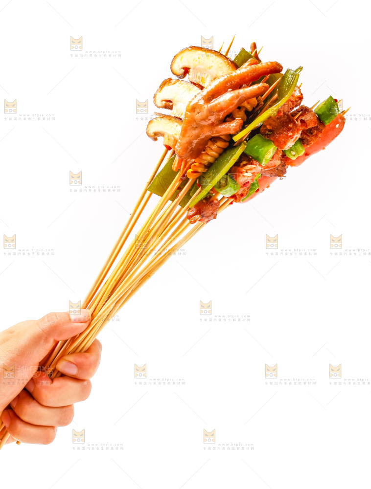 手拿钵钵鸡食材