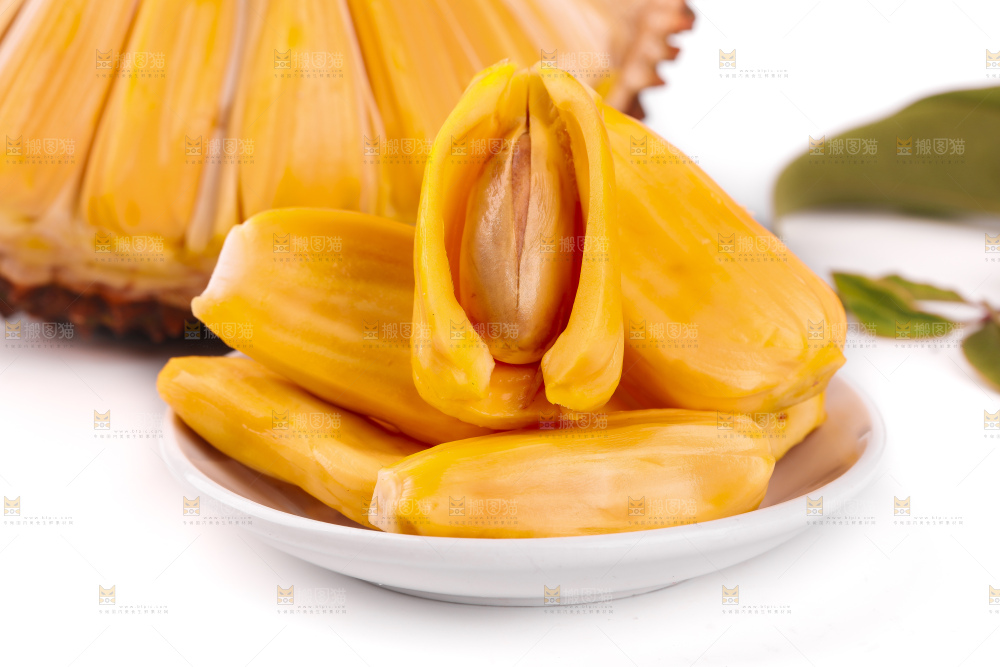 碟子里装着越南红心菠萝蜜